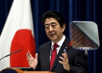 安倍首相｢為替を政治問題にすべきでない｣