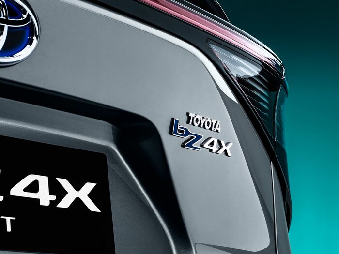 「bZ4X」