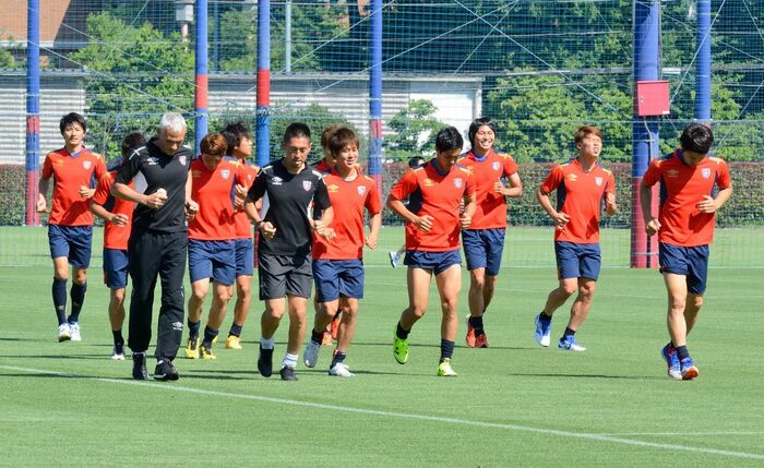 ランニングの輪の中には武藤の姿も
