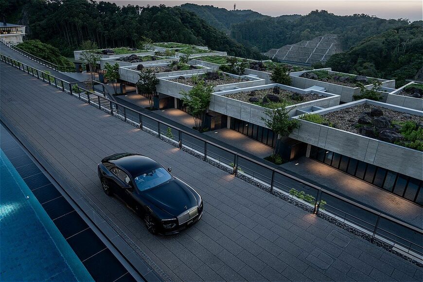 ロールス・ロイス「ブラック・バッジ・スペクター」（写真：ロールス・ロイス・モーター・カーズ）