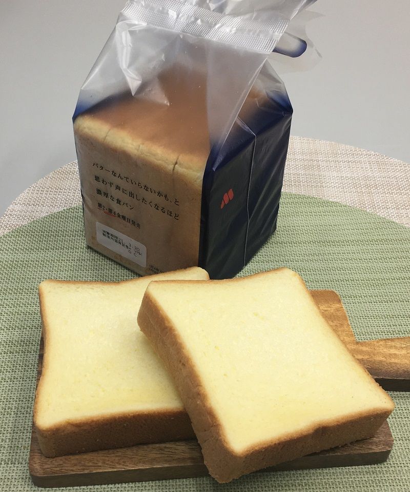 「バターなんていらないかも、と思わず声に出したくなるほど濃厚な食パン」（税込600円）。3月12日より約1000店舗にて販売を開始した（筆者撮影）