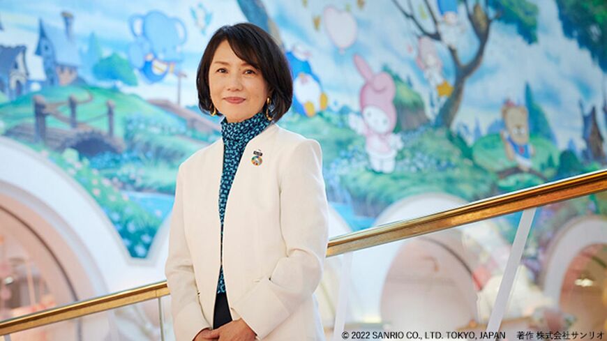 サンリオピューロランド館長・小巻亜矢さん。「かわいいものを見たり触れたりすることは、自分自身がどう生きていきたいのか、何に情熱を燃やせる人なのかを見つける手がかりになる」と話す（写真：Woman type編集部）この記事の画像を見る(◯枚)