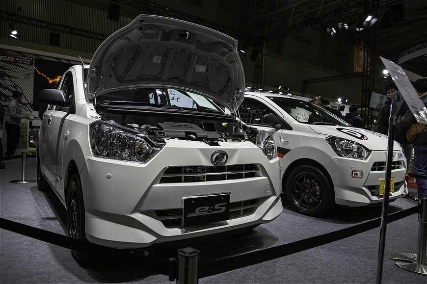 東京オートサロン2026に出展されたダイハツ「ミラ イース tuned by D-SPORT Racing」（写真：場末モータープール）