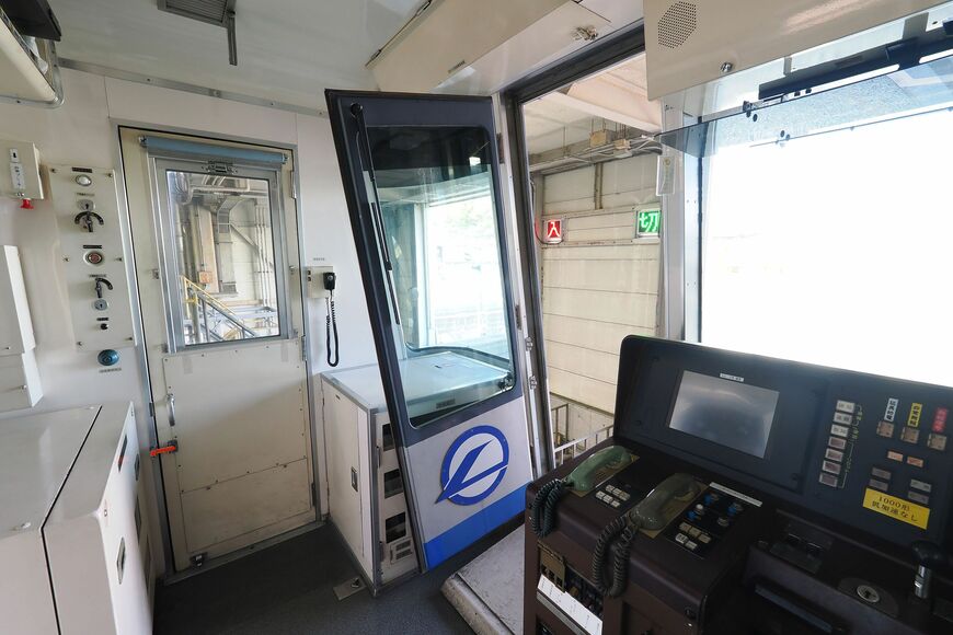 大阪モノレール　1000系　04編成