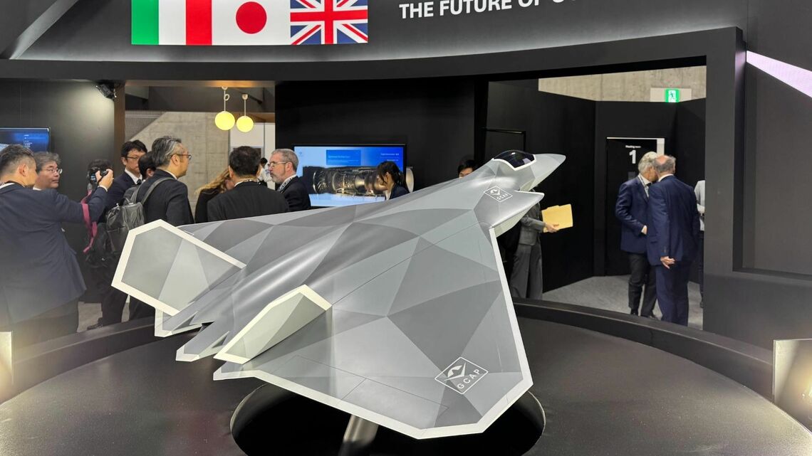 日本・イタリア・イギリス3カ国が共同で開発する次期戦闘機の10分の1サイズの模型(写真:高橋浩祐)