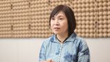 志村季世恵●バースセラピスト／一般社団法人「ダイアローグ・ジャパン・ソサエティ」代表理事。 1962年生まれ。心にトラブルを抱える人、末期がんを患う人らに寄り添い、約30年で延べ4万人以上をカウンセリング。人の誕生やターミナルケアに携わる。著書に「エールは消えない」いのちをめぐる5つの物語（婦人之友社）『いのちのバトン』『さよならの先』（共に講談社文庫）、共著に『親と子が育てられるとき』（内田也哉子／岩波書店）など（撮影：尾形文繁）