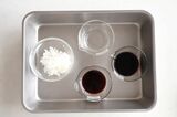 （B）の調味料はしょうゆ、酒、たまりしょうゆ（各大さじ1）と長ネギ20g