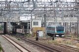 鶴見駅を発車して大船方面に向かう京浜東北線（記者撮影）