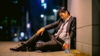 なぜ｢酔って道で寝て｣事故に遭う人がいるのか タクシー降車後 路上で寝てしまい死亡した例も