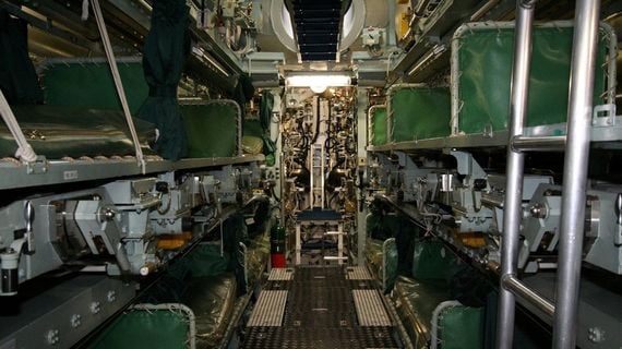 潜水艦では 定員外の寝床は 魚雷の架台 安全保障 東洋経済オンライン 経済ニュースの新基準