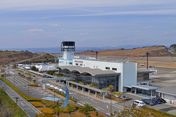 小さいながらも重要な役割を果たす南紀白浜空港（写真：Yama / PIXTA）