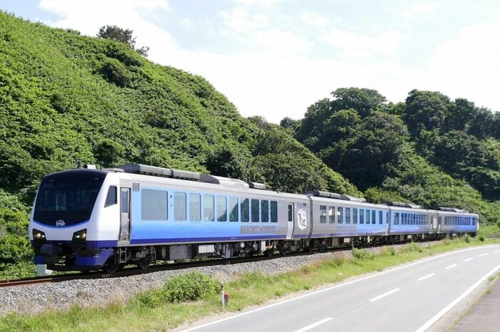 リゾートしらかみも2編成はハイブリッド気動車