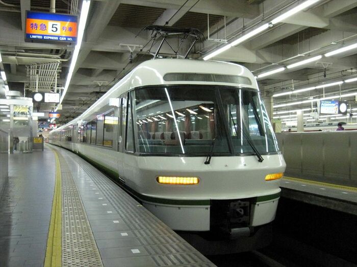 近鉄「さくらライナー」。リニューアル前の姿