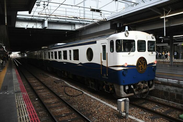 観光列車「etSETOra（エトセトラ）」