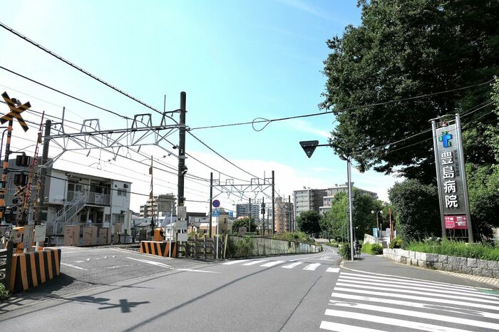 東側から見た第18号踏切