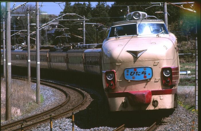 ボンネット型先頭車の特急「ひたち」