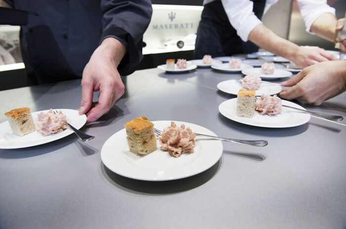 マセラティとボットゥーラさんにマル