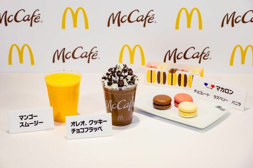 今回、全国展開される3商品「マンゴースムージー」「オレオ クッキー チョコフラッペ」「マカロン」（写真：日本マクドナルド）