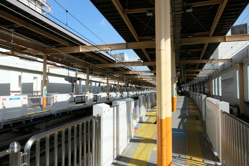 小田急大和駅の上りホーム（記者撮影）