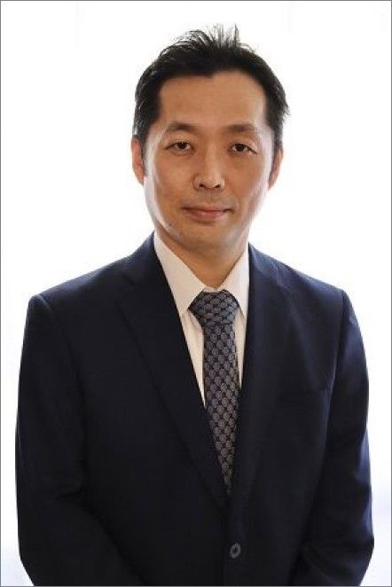 田中孝幸（たなか たかゆき）／国際政治記者。大学時代にボスニア内戦を現地で研究。新聞記者として政治部、経済部、国際部、モスクワ特派員など20年以上のキャリアを積み、世界40カ国以上で政治経済から文化に至るまで幅広く取材した。大のネコ好きで、コロナ禍の最中で生まれた長女との公園通いが日課（写真：田中孝幸）