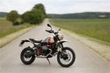 オンロード用の試乗車は鍛造パーツや専用シート＆カラーで仕上げられた「Option 719」仕様。リア17インチにオンロードタイヤでの設定で、サンドカラーはダカールラリーの精神を表現している（写真：BMW MOTORRAD）