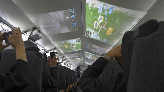 リニア M10 車内