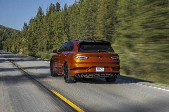 「ベンテイガ」は2020年にフロント・リアのデザインを刷新している(写真:Bentley Motors)