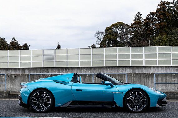 MCプーラ チェロのサイドビュー