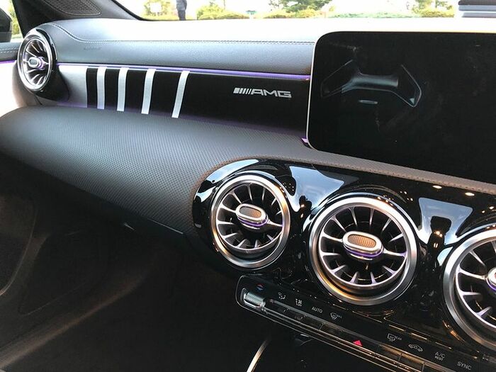 アンビエントライトが備わり雰囲気が楽しい