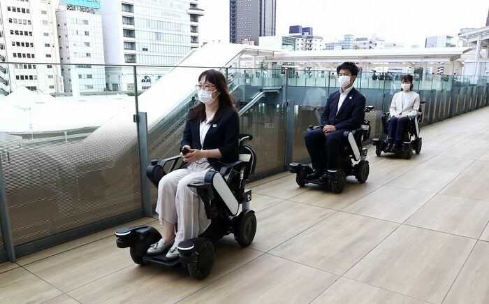 パナソニックの車いす型「WHILL NEXT」