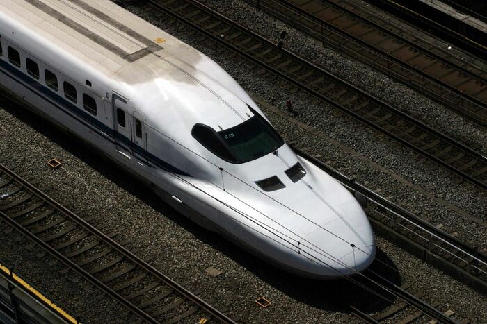 「カモノハシ」と呼ばれた700系の先頭部