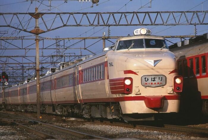 ボンネット型先頭車の「ひばり」