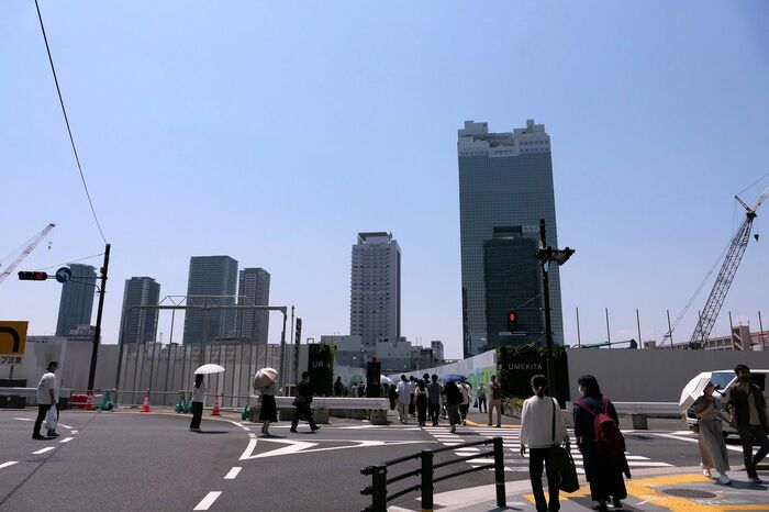 グランフロント大阪側からみた新梅田シティ方面