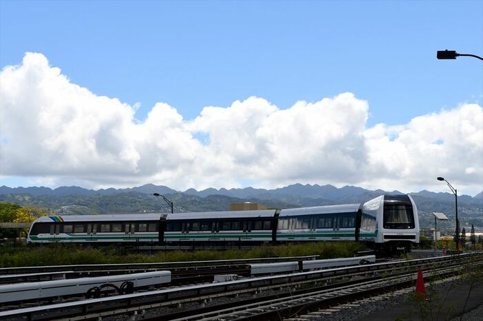 車両基地内で試運転中の車両