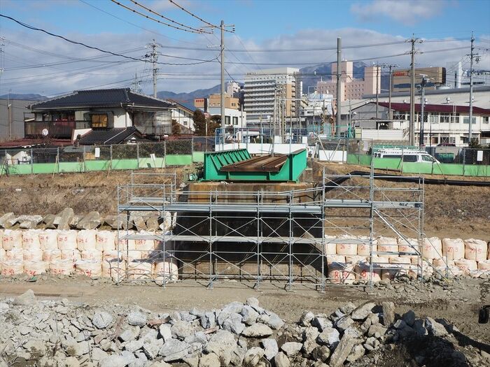 復旧工事が進む田川橋梁