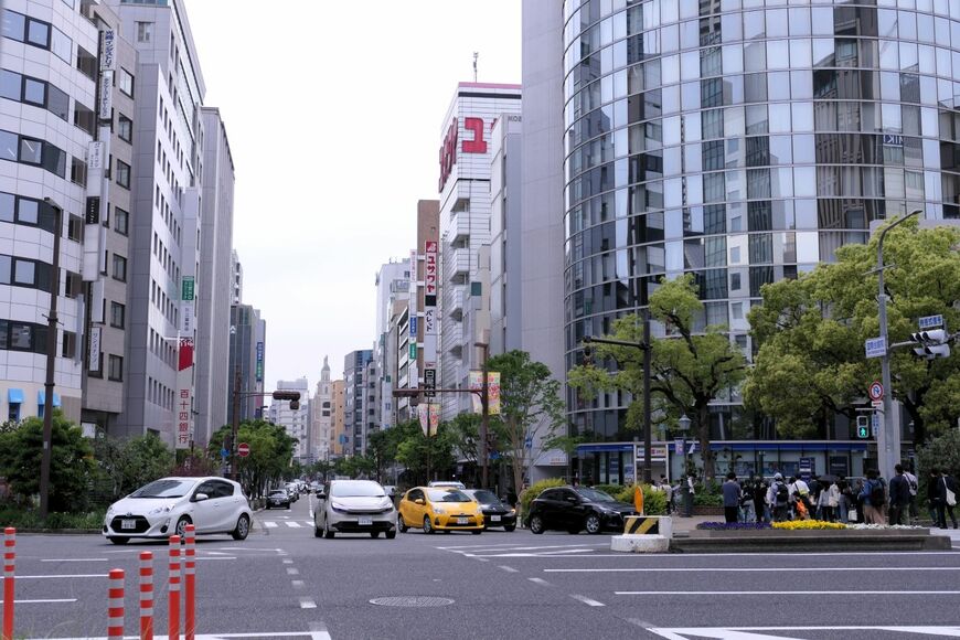 国際会館前から西へ延びる三宮中央通り。地下鉄はこの下を通っている（編集部撮影）