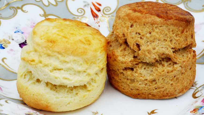 近年、人気を集めている「英国展」。”草分け”である日本橋三越では8月下旬から2週間にわたって開催されるが、そこではスコーンなどが飛ぶように売れている。写真は「Cha Tea紅茶教室」のスコーン（写真：三越提供）