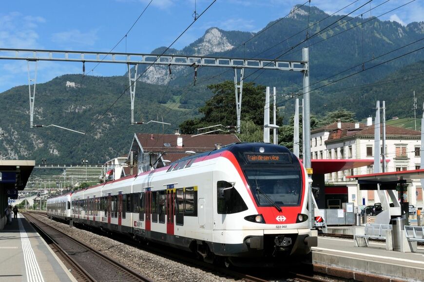 スイス国鉄の標準的なローカル電車（筆者撮影）