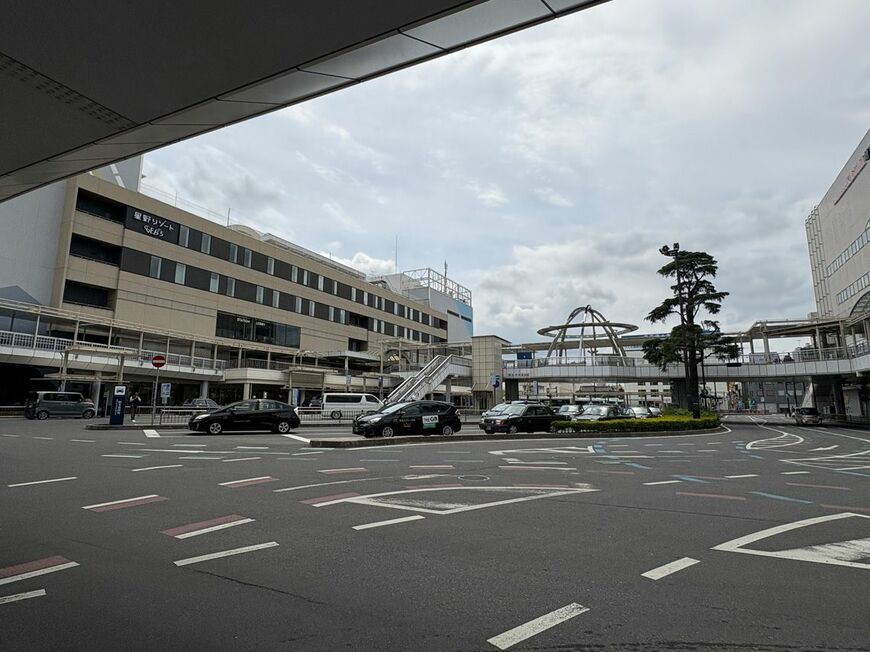 閑散とした土浦駅前。人よりもタクシーの方が多かった（写真：筆者撮影）