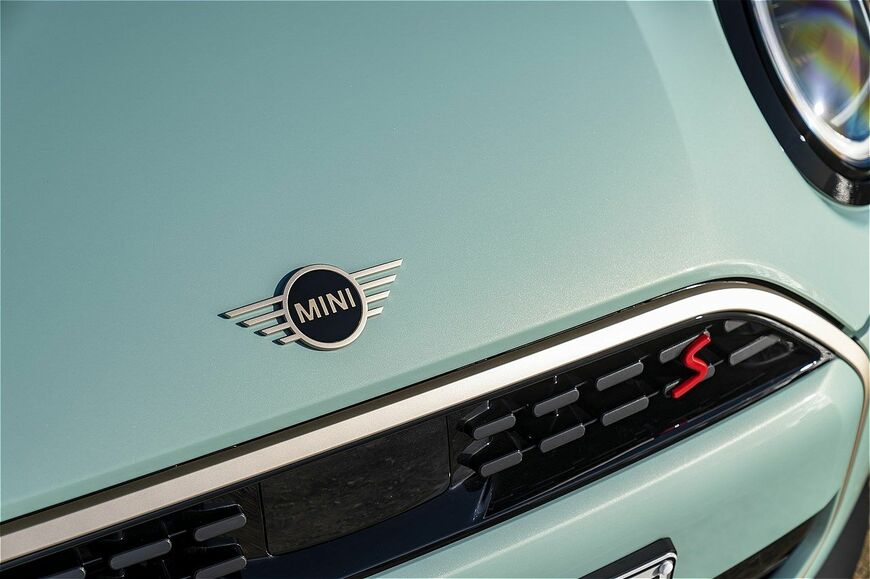 MINI（ミニ）の新型「ミニ・クーパー・コンバーチブルS」（写真：MINI）