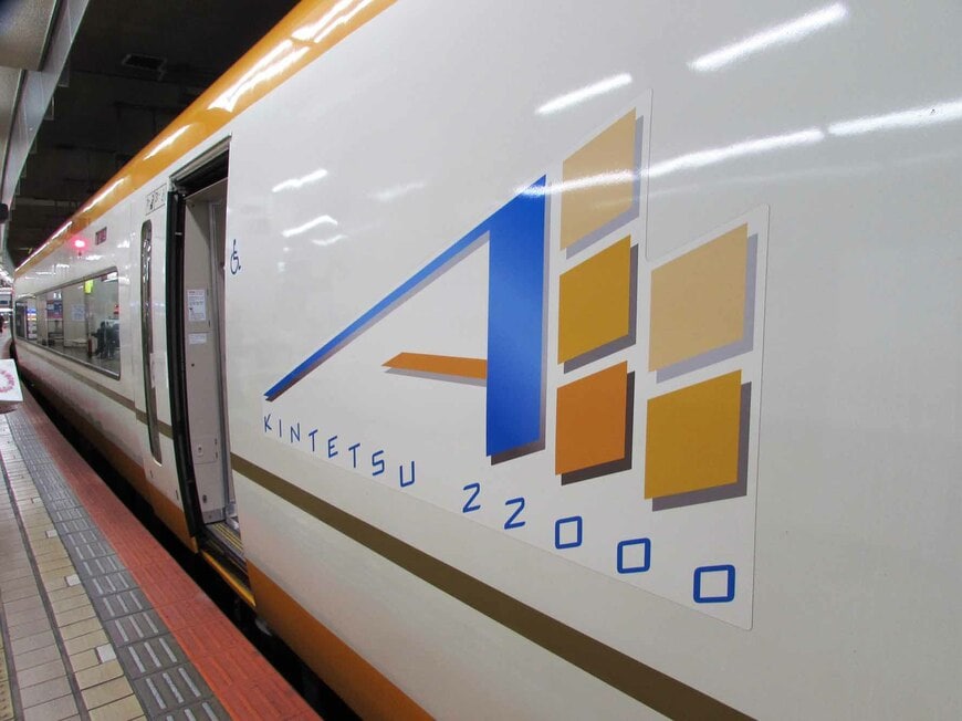 新塗装になった「ACE」22000系のロゴ（撮影：南正時）