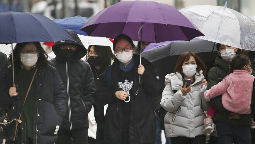 日本でもさらなる感染拡大が懸念されています（写真：AP／アフロ）