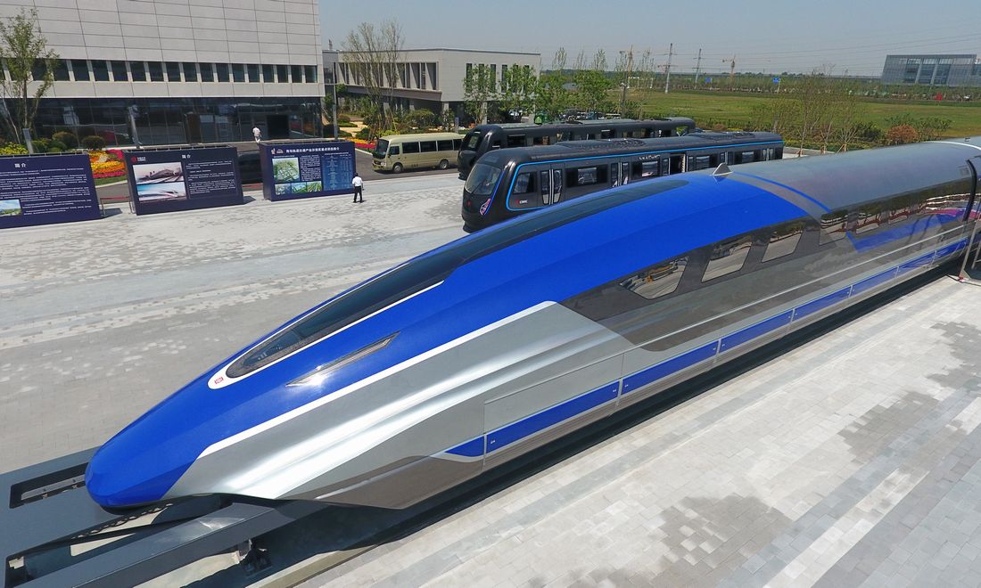 中国で開発が進む高速リニアモーターカーの先頭車両試作車体（写真：Imaginechina／時事通信フォト）