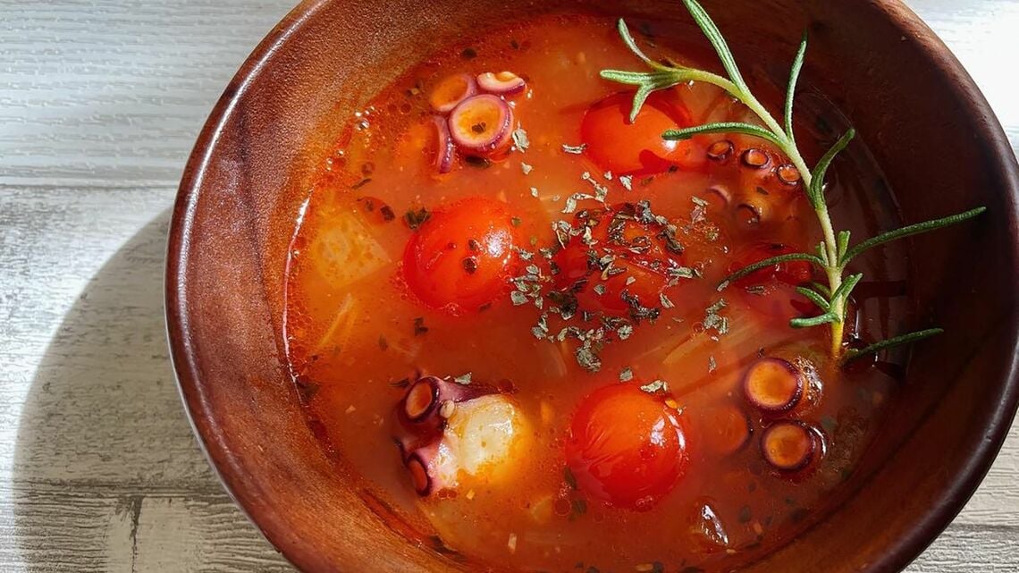 タコとプチトマトのスープ