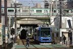 大塚では都電荒川線と交差する