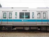一般的な通勤電車よりも広い「1.6m幅のドア」。乗降時間短縮を狙って開発された（記者撮影）