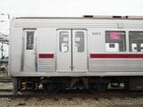 先頭車両（クハ9005）の側面（記者撮影）