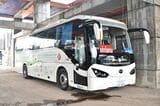 中国の援助で導入されたビエンチャン市内の電気バス（筆者撮影）