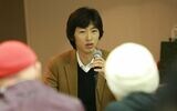 セゾン投信設立後の2007年、師匠的存在だった澤上氏との「直販クラブ勉強会」でマイクを握る中野氏。まだ40代前半で若かった（撮影：尾形文繁）