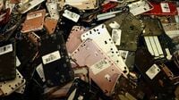 アップルが｢iPhoneをできるだけ長く使って｣と言い切る経営戦略､最後はロボットが資源へ生まれ変わらせる